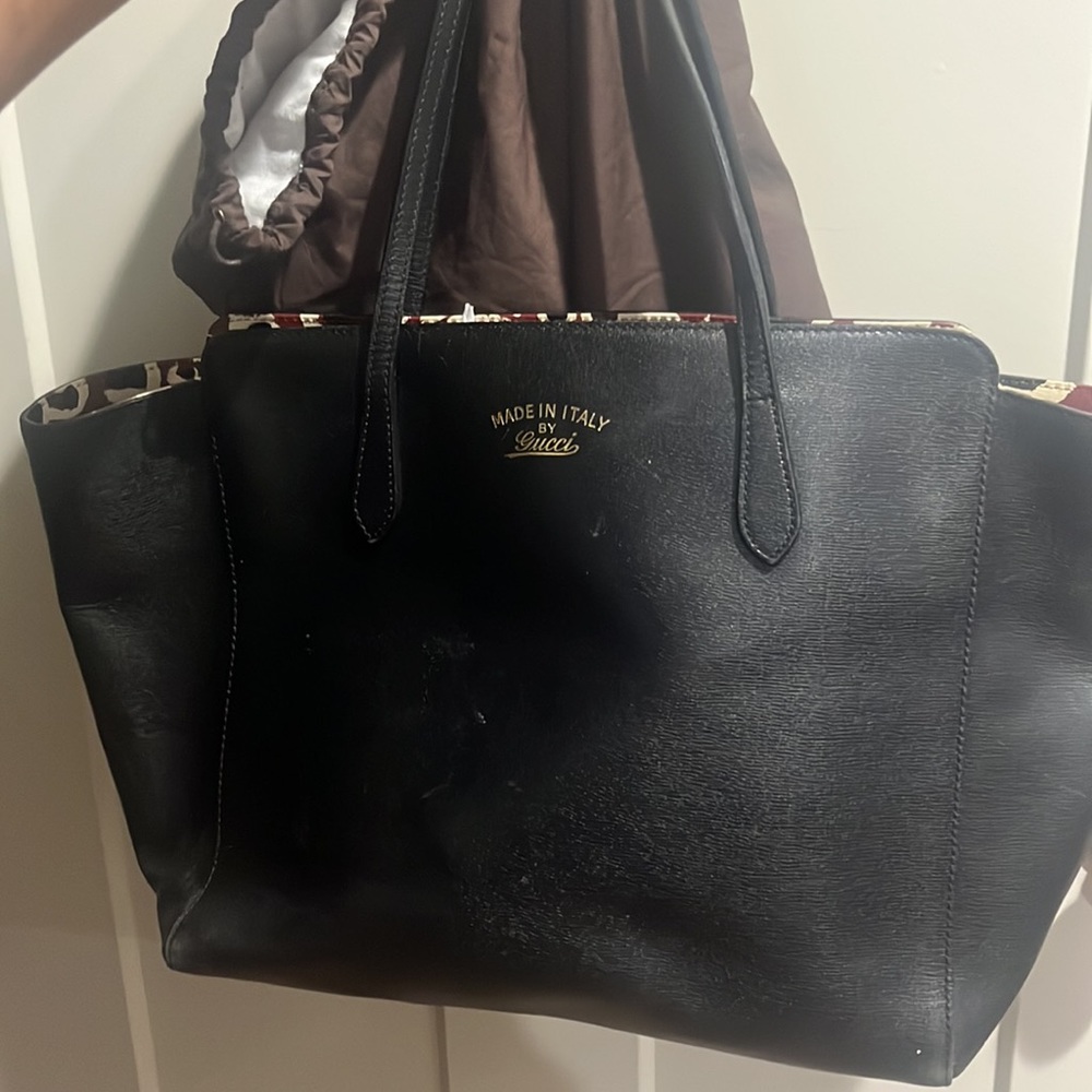 **AMAZING DEAL** Gucci Black Swing Tote with Animal Print Accent | Style 354397